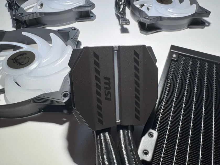 Unboxing MSI MAG Coreliquid M360