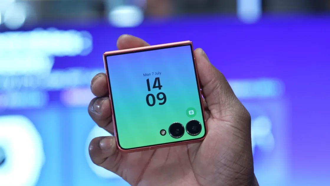 SAMSUNG SMARTPHONE PLEGABLE 3